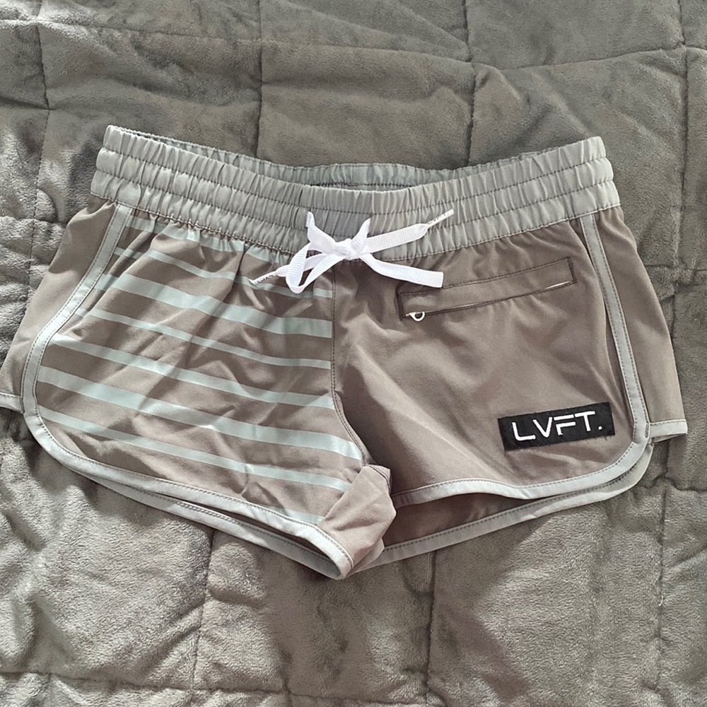 LVFT Live fit apparel Shirts size small Gray
